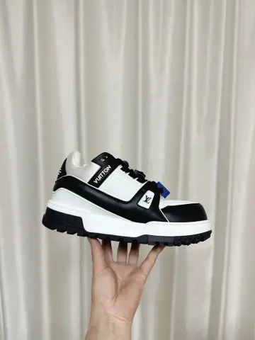 LV Trainers Brown Size option 31