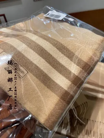 Burberry Scarf option Milk tea color