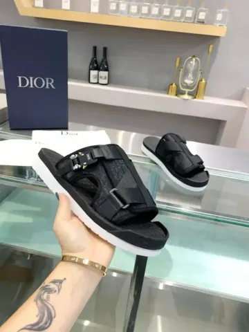 LV Slides Black option 1