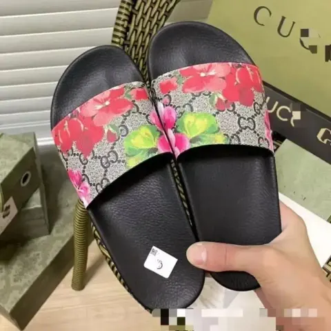 GUCCI Flip Flops option S3