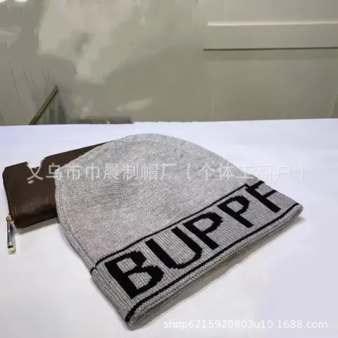 Burberry Beanie option grey