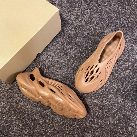 Yeezy Foam RNNR option Flax Flax Brown HP5335