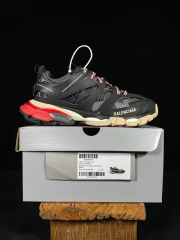 Balenciaga Track Sneakers option Three generations of black coffee red 61002