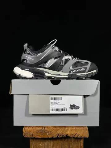 Balenciaga Track Sneakers option Three generations of black and gray 32201