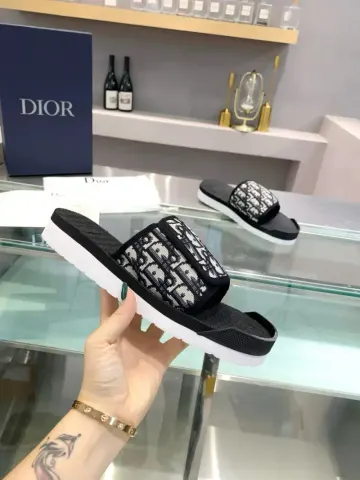 LV Slides Black option 3