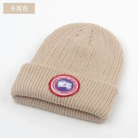 Canada Goose Beanie option khaki